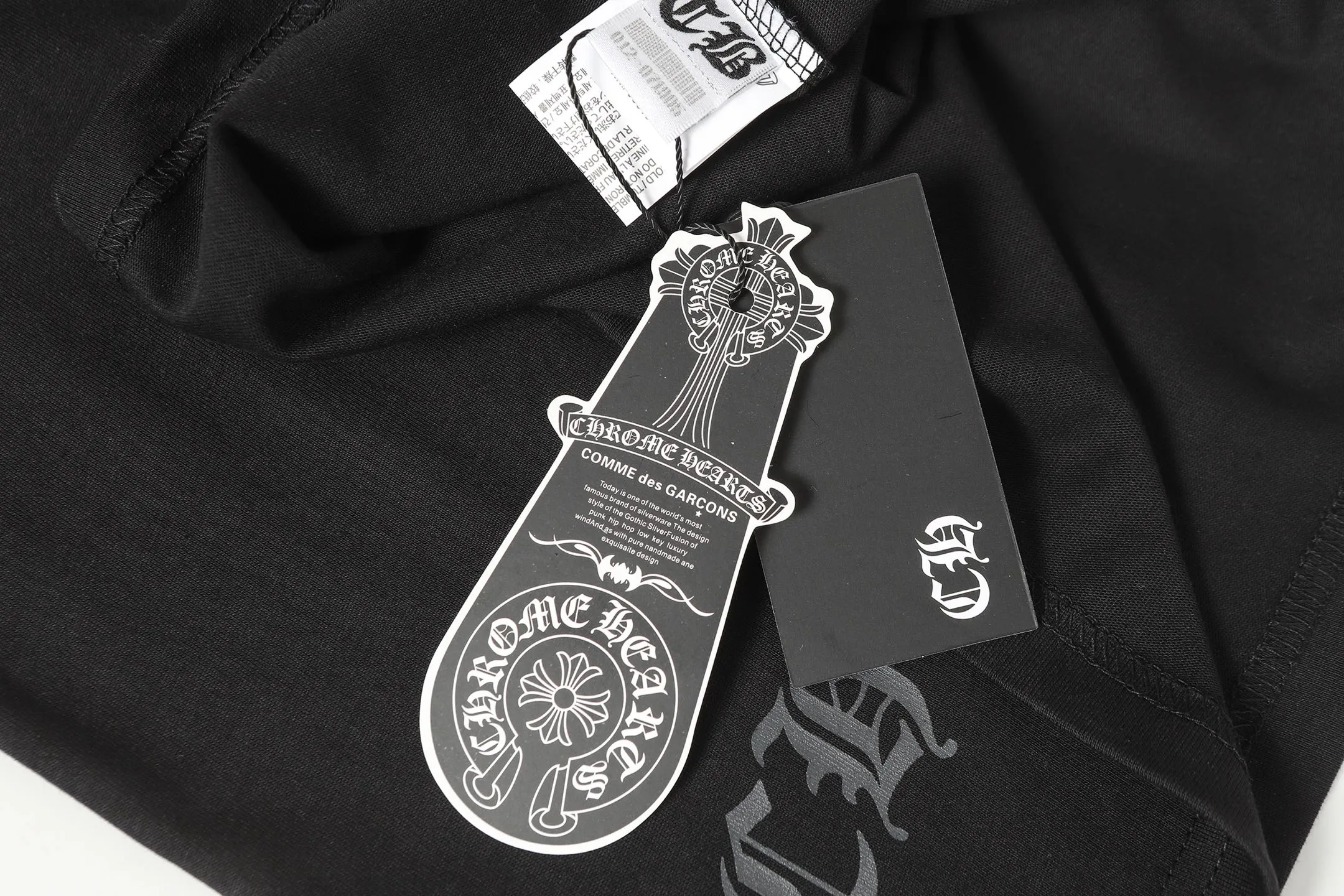 P140 Cross-border model, please do not place an order if you are pursuing quality -Chrome Hearts/Chrome Hearts 24ss classic horseshoe print popular short-sleeved T-shirt -High weight, high density and high quality. The wool is soft, delicate and skin-friendly. It feels soft and silky. It has excellent warmth and skin-friendly properties. -Customized weaving and dyeing, no color difference. No matter the fabric or workmanship details, it beats the ordinary version on the market. -Colour: black white -Size: S M L XL